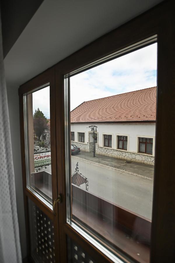 Vasko Panzio Borpince Bed & Breakfast Tokaj Ngoại thất bức ảnh